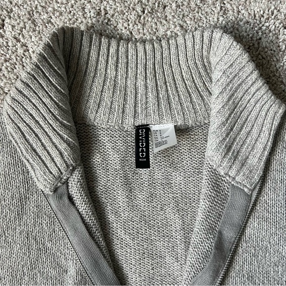 Cropped Gray Zip Up Sweater - Picture 3 of 4